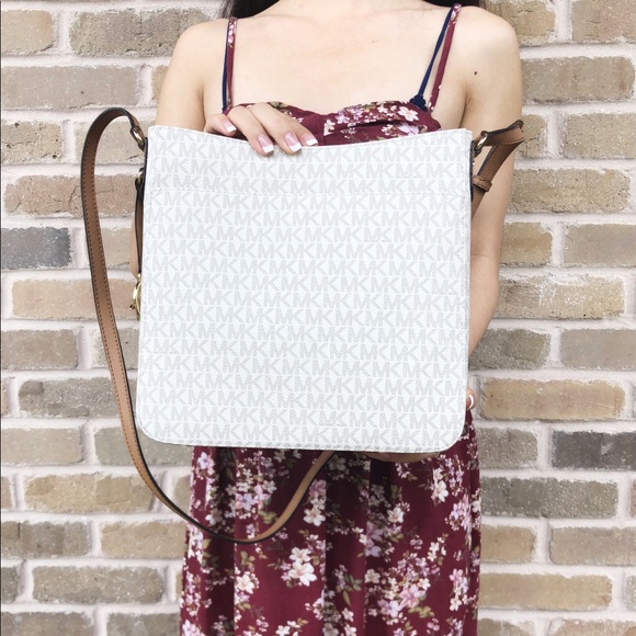 ‼️SALE‼️ Michael Kors Large top Zip Crossbody - Picture 5 of 5